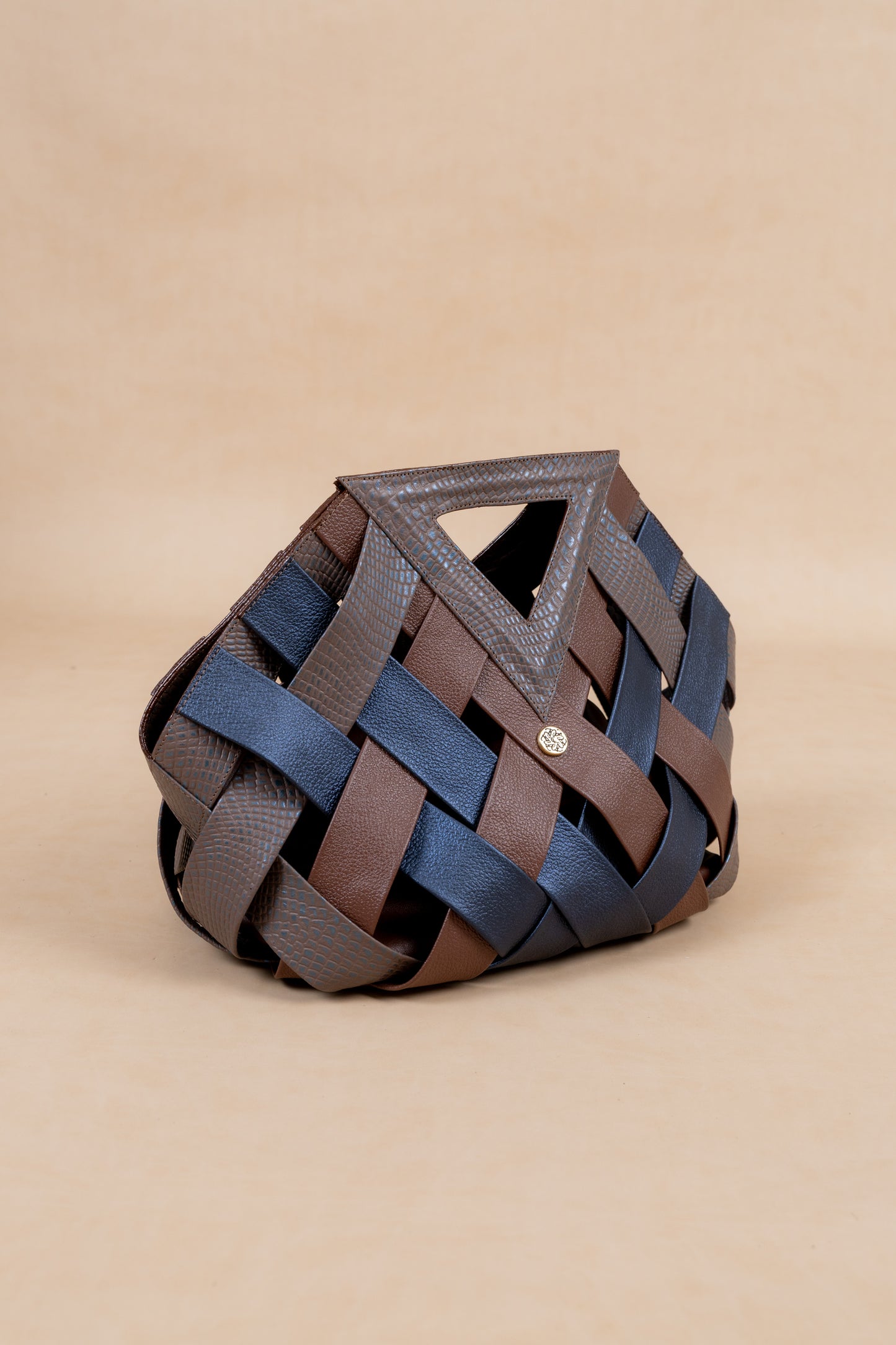 Bolso trazos - Cuero Cafe  - Carolina Laiton