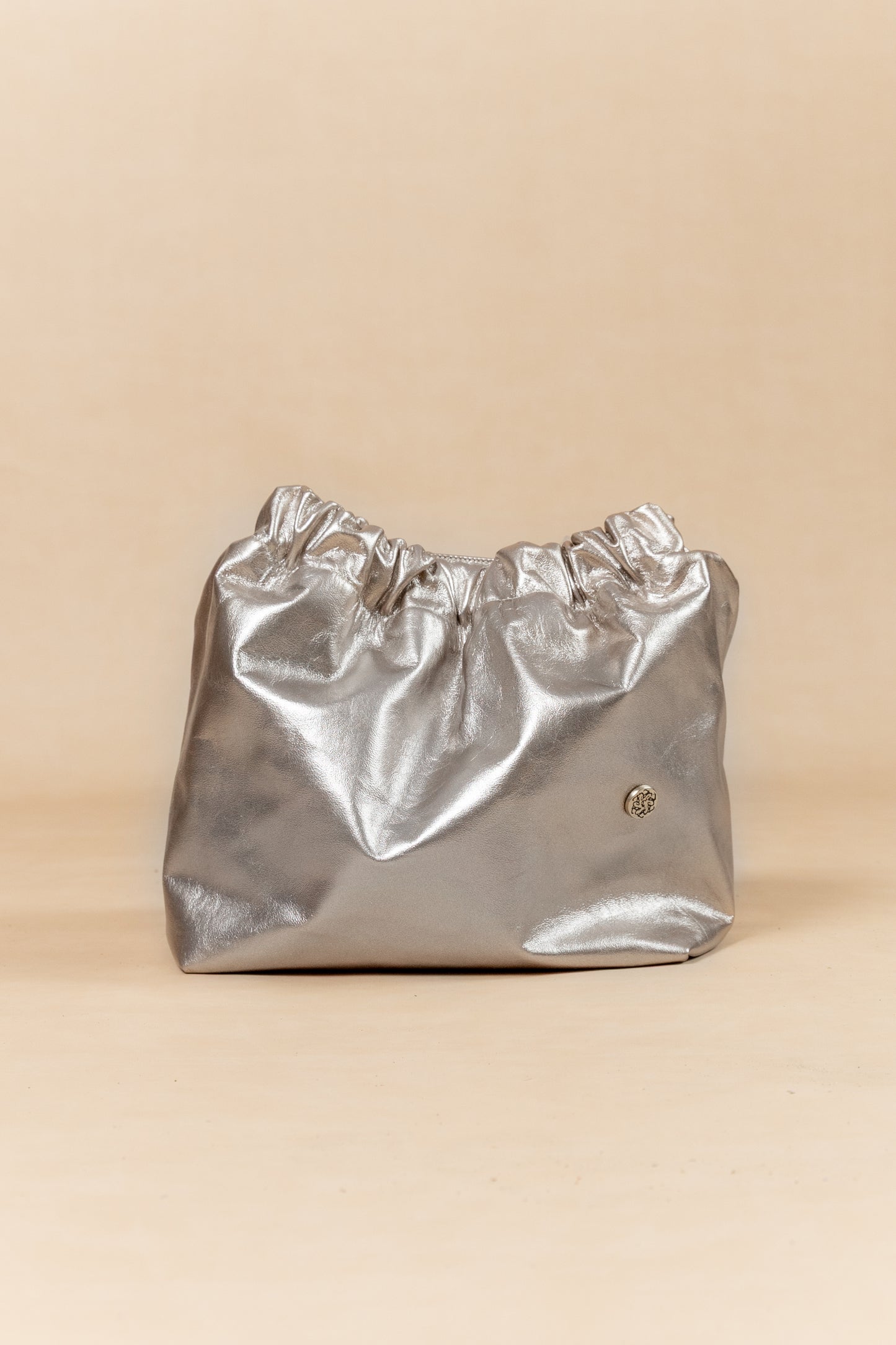 Bolso Sofi en Cuero Plata - Carolina Laiton