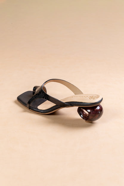 Sandalia Eloisa - Cuero Negro- Tacon 5.5 cm - Carolina Laiton