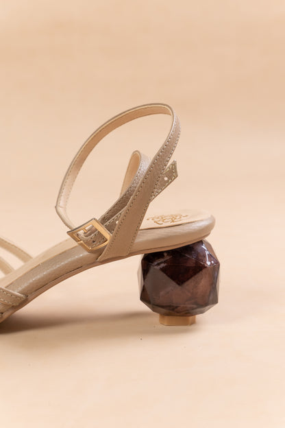 Sandalia Mary - Cuero Almendra- Tacon 5.5 cm - Carolina Laiton