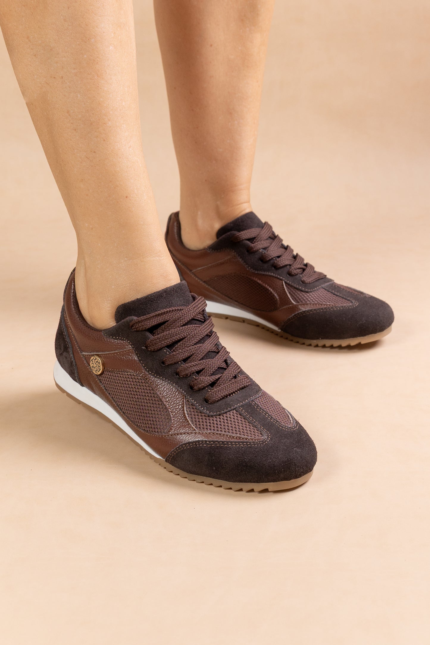 Tenis Gazelle Cuero Café - Carolina Laiton