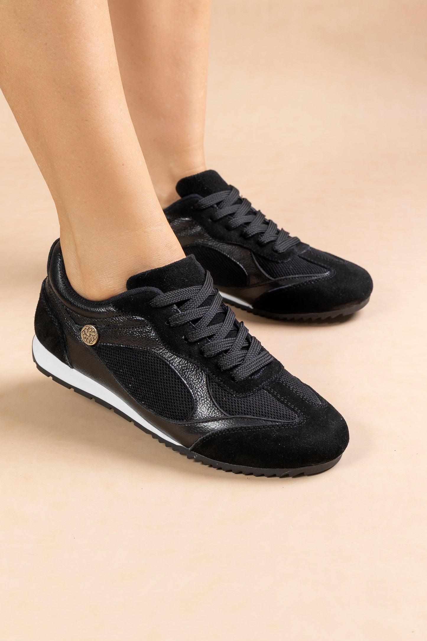 Tenis Gazelle Cuero Negro - Carolina Laiton