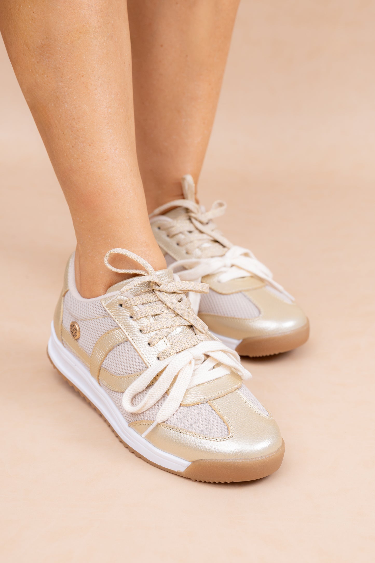 Tenis Arti - Cuero champaña- Carolina Laiton