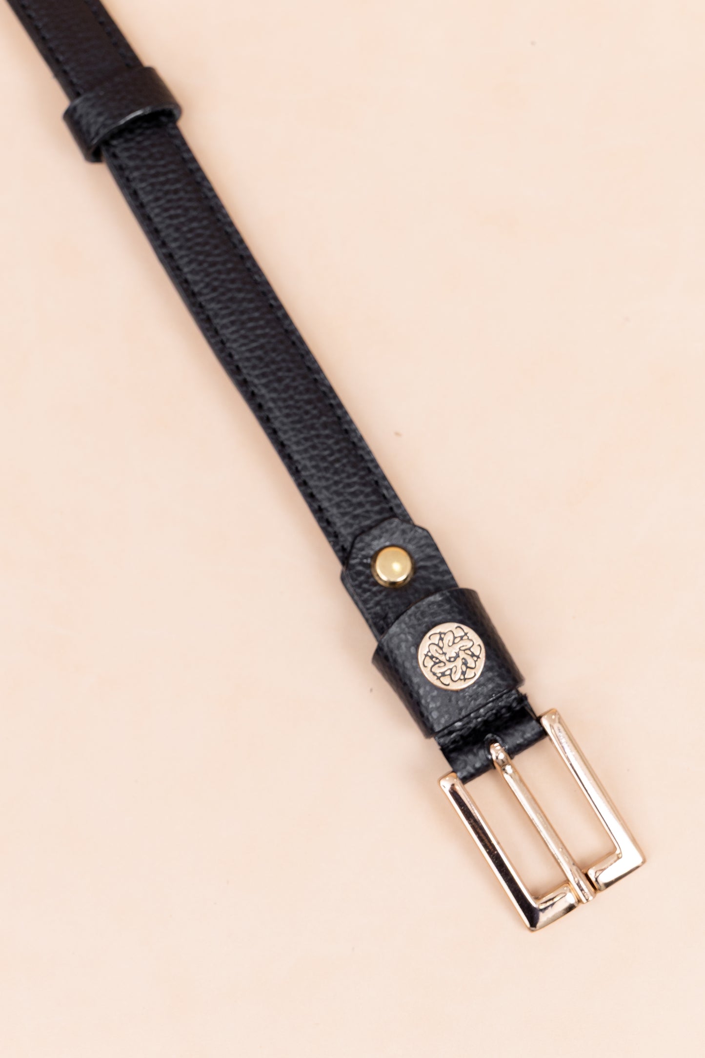 Correa Klee en Cuero Negro - Carolina Laiton