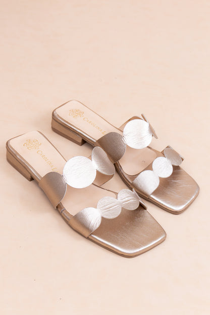 Sandalia Plana Zenda - Cuero Metalizado- Carolina Laiton