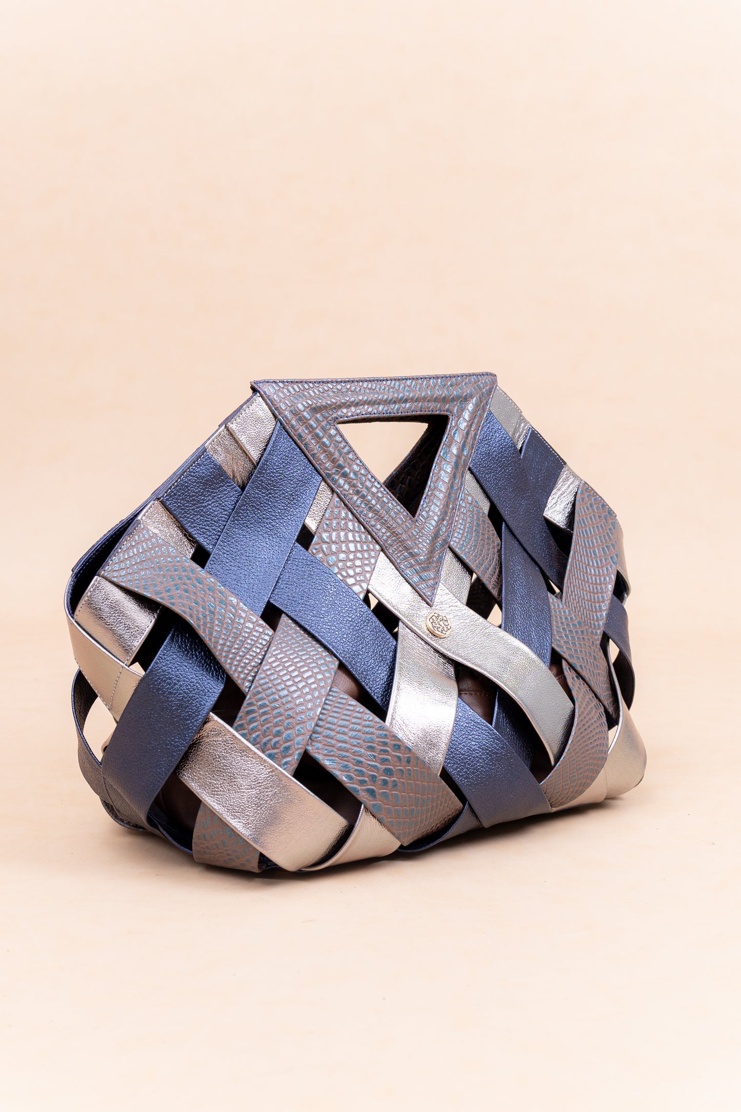 Bolso trazos en Cuero  - Carolina Laiton