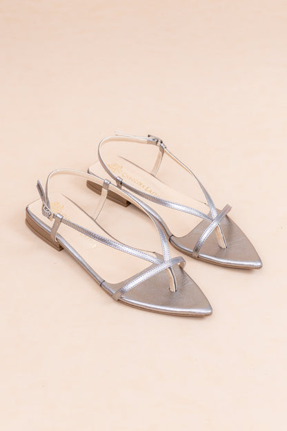 Sandalia Plana Emily - Cuero Plateado - Carolina Laiton