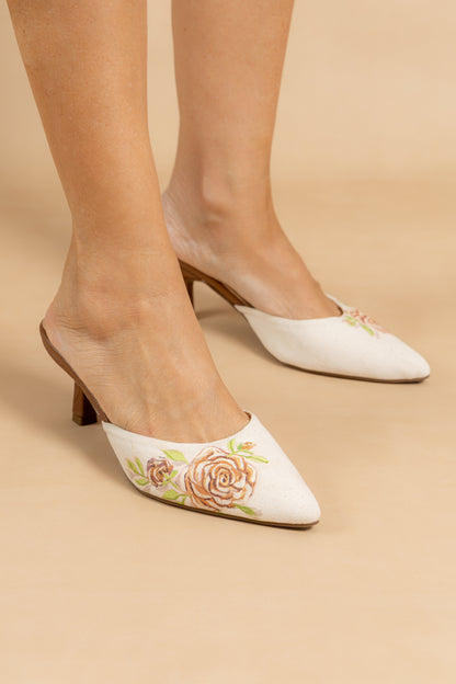Stiletto Salma Cuero Beige- Tacon kitten heel 5.5 cms- Carolina Laiton
