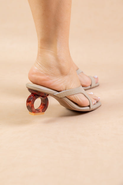 Sandalia Eloisa - Cuero Taupe- Tacon 5.5 cm - Carolina Laiton