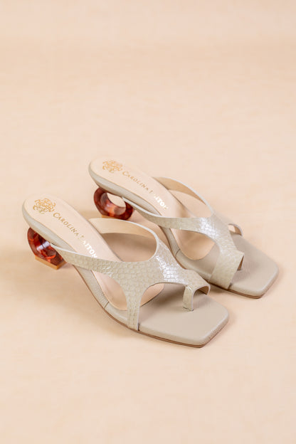 Sandalia Eloisa - Cuero Taupe- Tacon 5.5 cm - Carolina Laiton