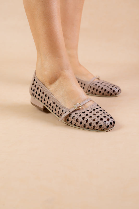 Baleta Eloise Cuero Taupe - Carolina Laiton