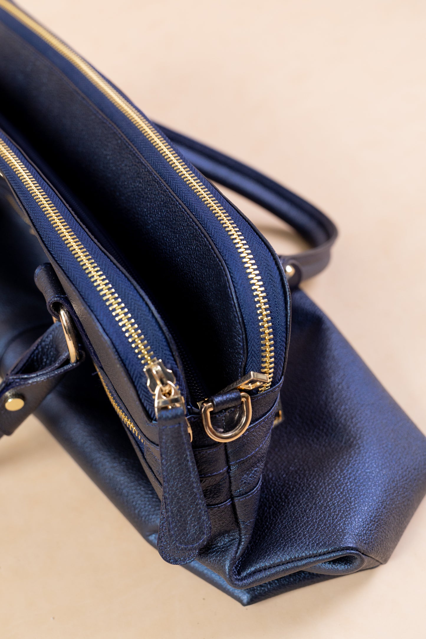Bolso Catalina en Cuero Azul - Carolina Laiton