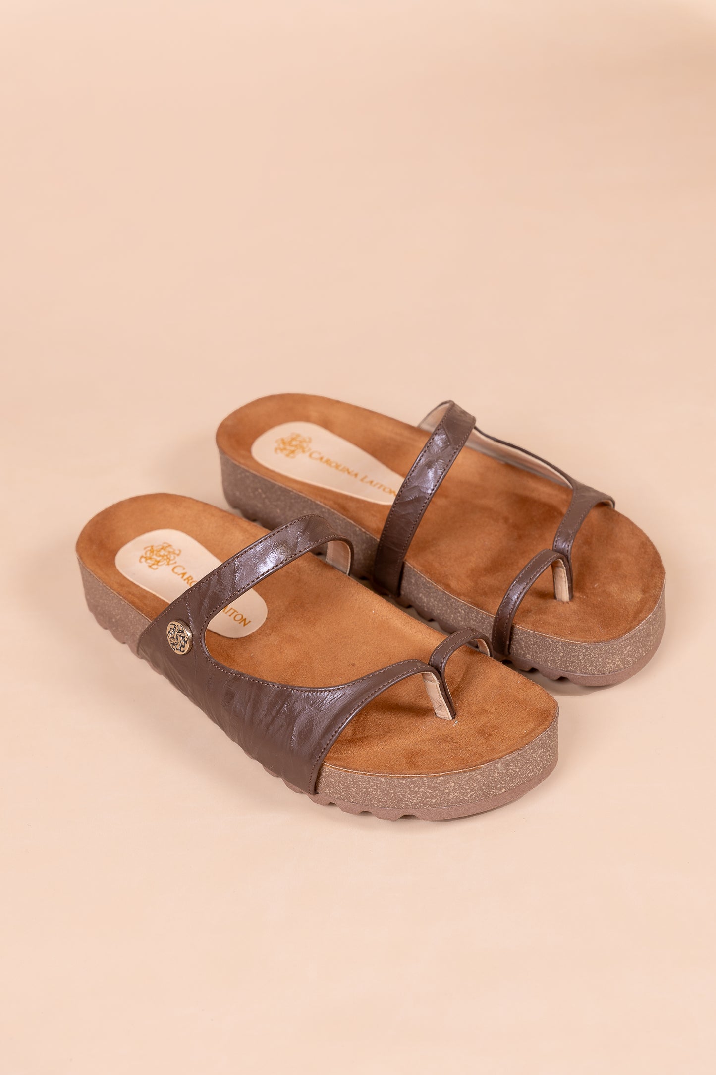 Sandalia Confort Sara - Cuero Chocolate- Carolina Laiton