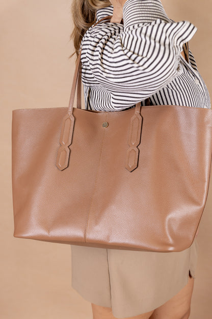 Bolso Tótem en Cuero Miel - Carolina Laiton