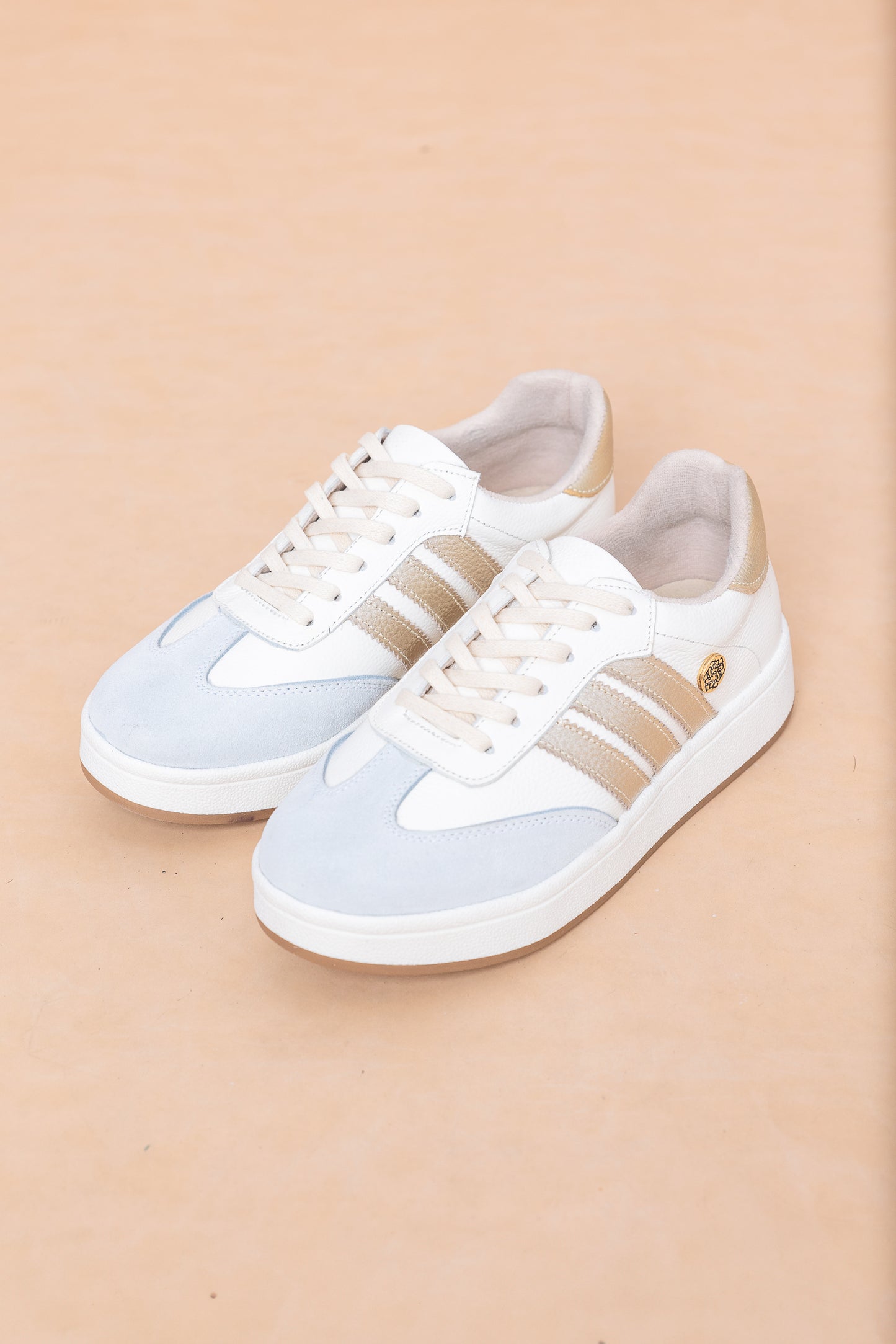 Tenis Kendal Cuero Blanco x Metalizado - Carolina Laiton