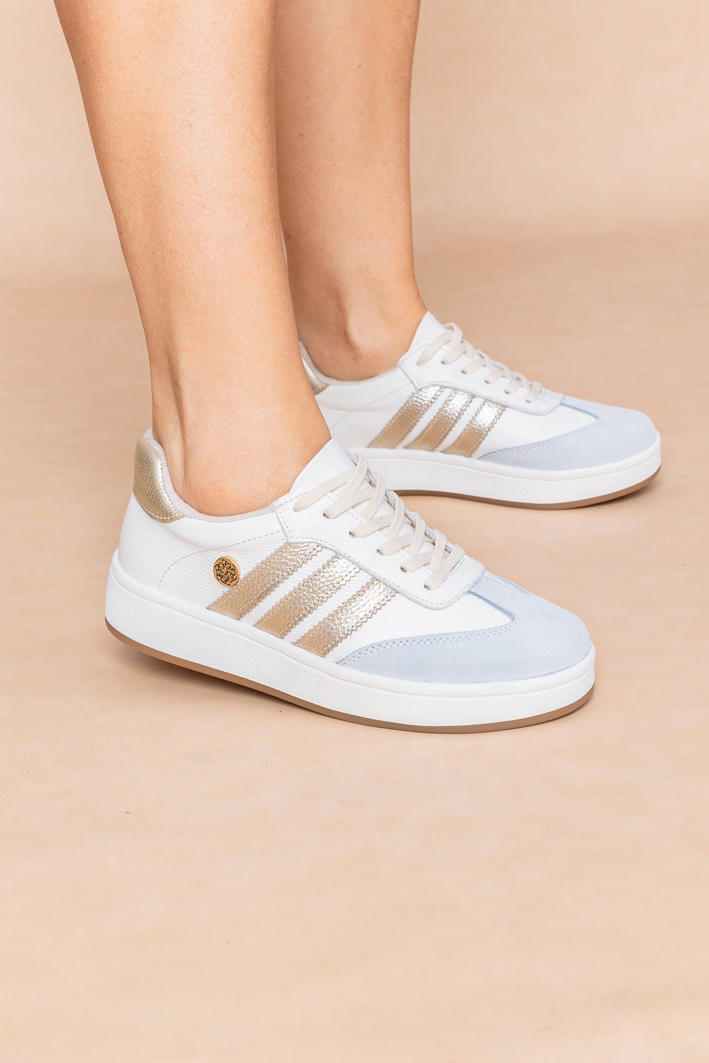 Tenis Kendal Cuero Blanco x Metalizado - Carolina Laiton