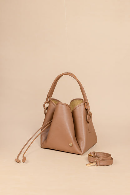 Bolso Flower -Cuero Miel- Carolina Laiton